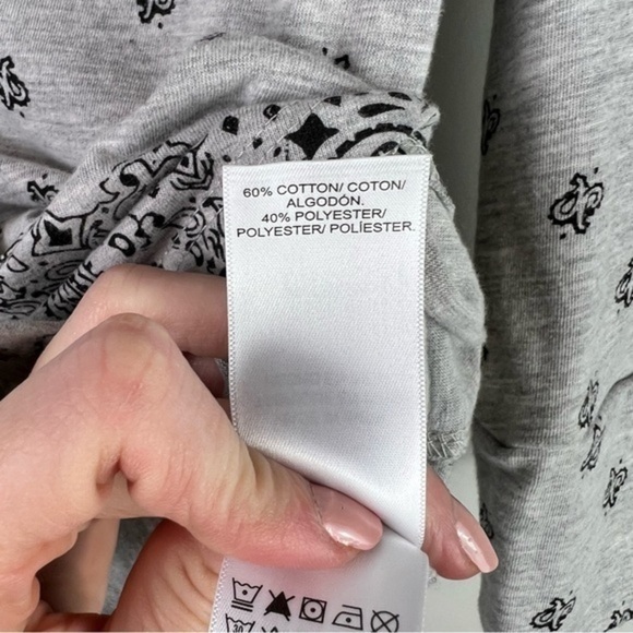 Lucky Brand Womens XS Gray Handkerchief Print Knit Top Shirt - Picture 7 of 7